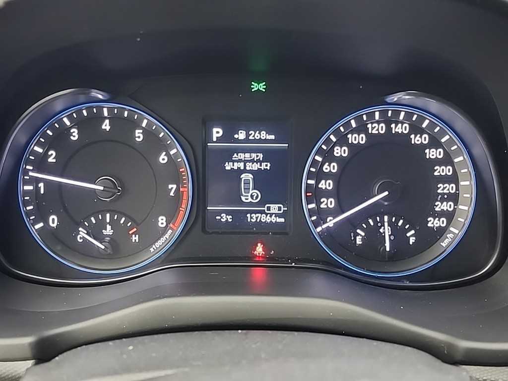 HYUNDAI Kona - Vista 6