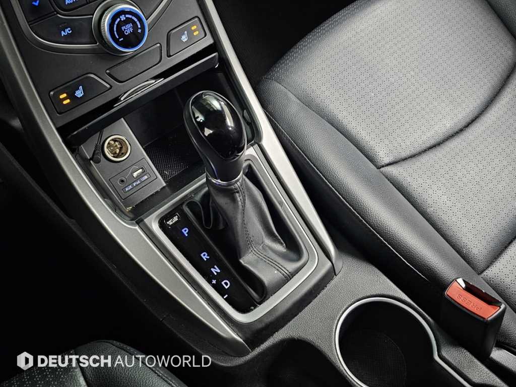 HYUNDAI Avante - Vista 9