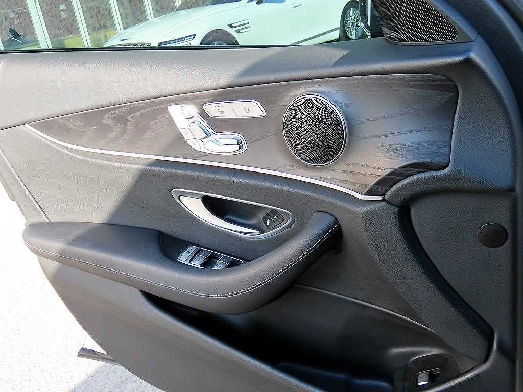 Mercedes Benz E class - Vista 11