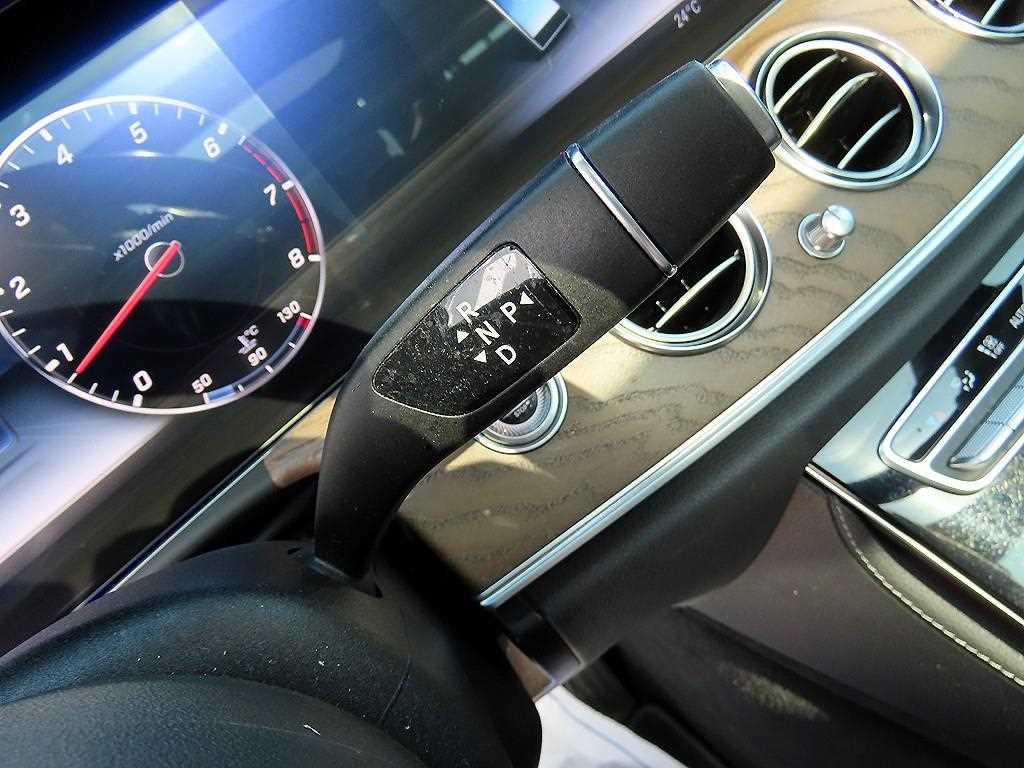 Mercedes Benz E class - Vista 10