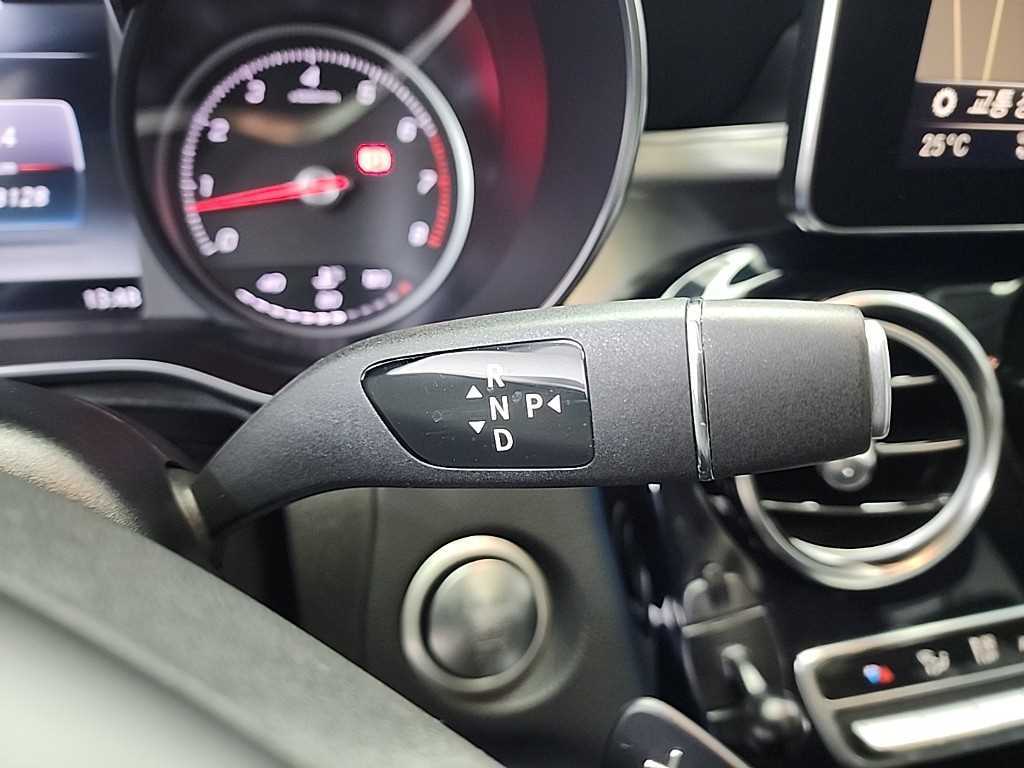 Mercedes Benz GLC Class - Vista 8