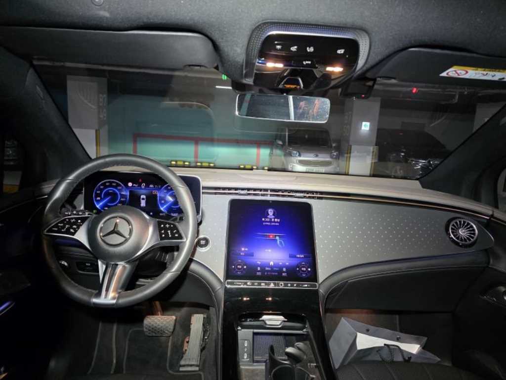 Mercedes Benz EQE - Vista 10