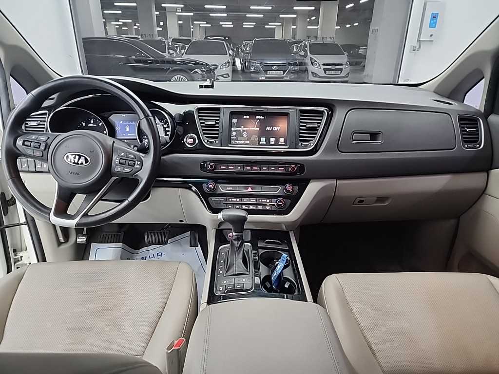 KIA Carnival - Vista 7