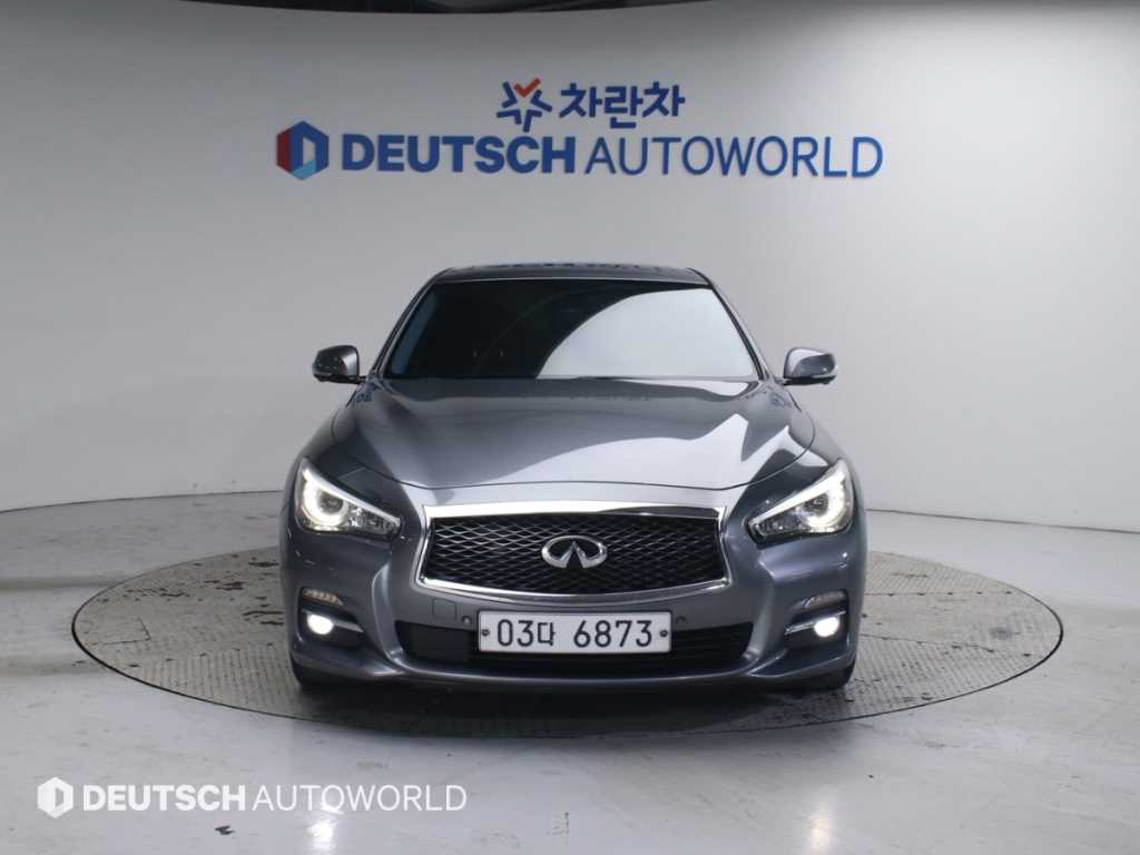 Infiniti Q - Vista 3