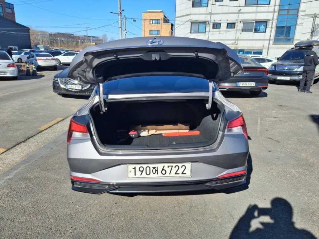 HYUNDAI Avante - Vista 4