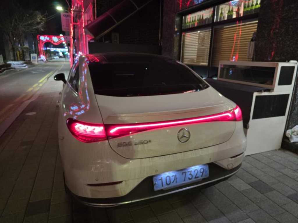 Mercedes Benz EQE - Vista 2