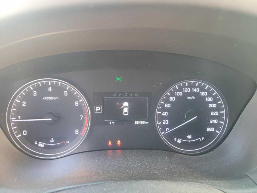 HYUNDAI Genesis - Vista 3