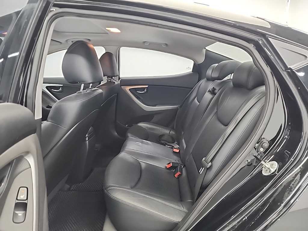 HYUNDAI Avante - Vista 12