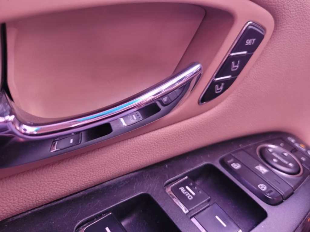 KIA Carnival - Vista 8