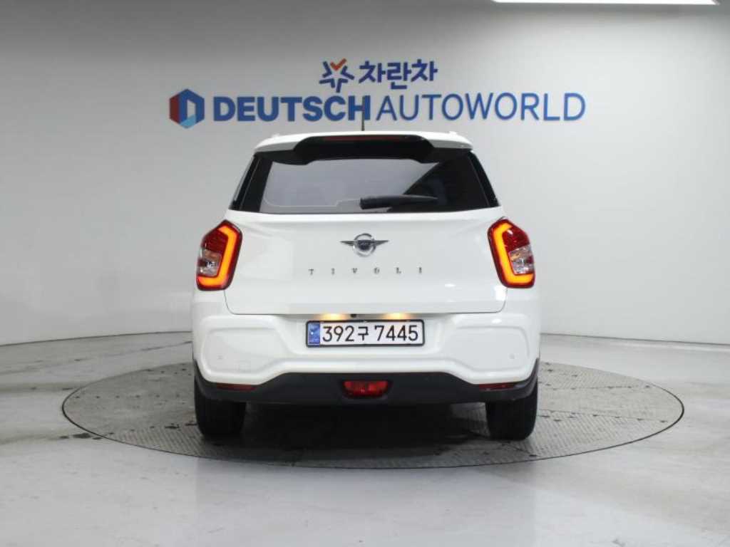 Ssangyong Tivoli - Vista 4