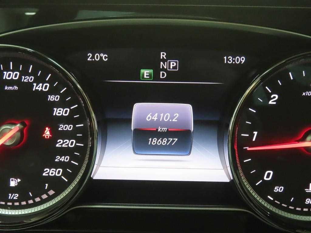 Mercedes Benz E class - Vista 8