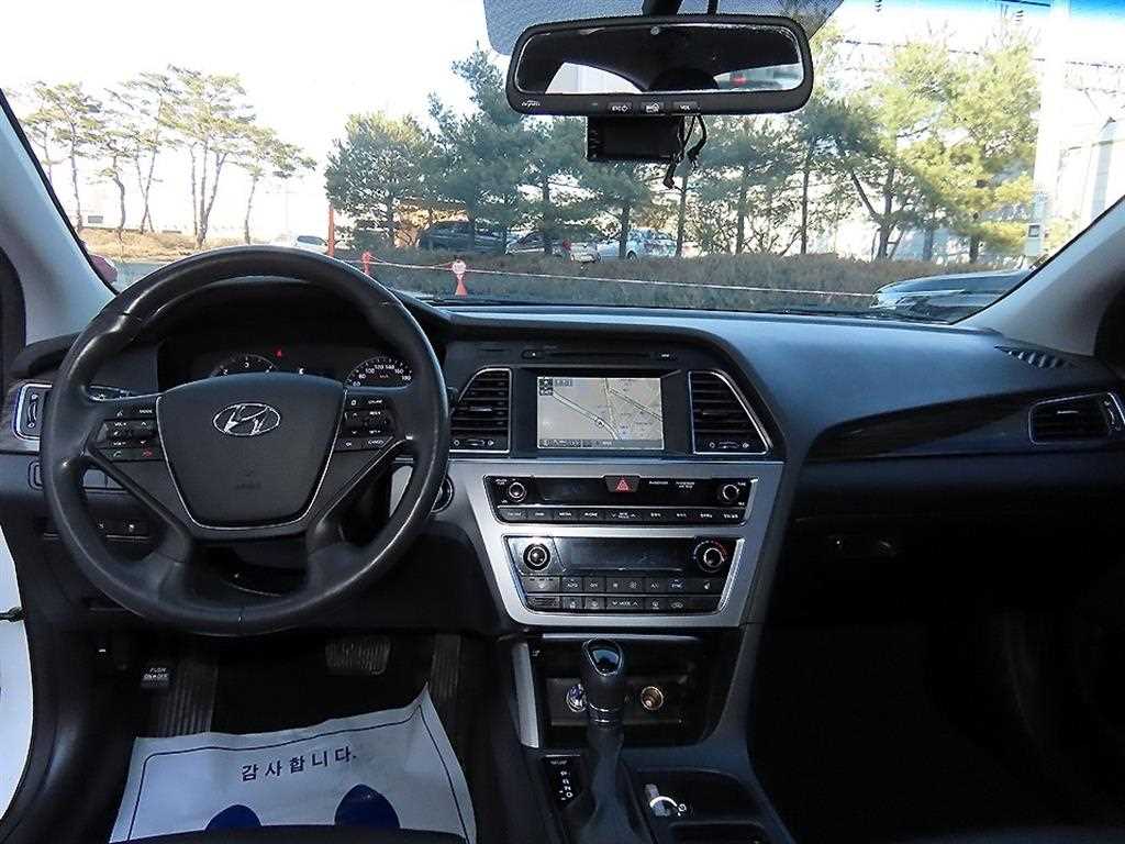 HYUNDAI Sonata - Vista 7