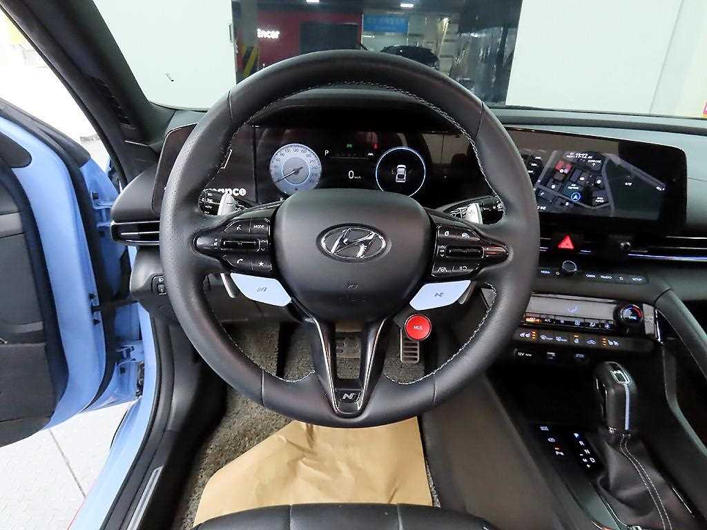 HYUNDAI Avante - Vista 9