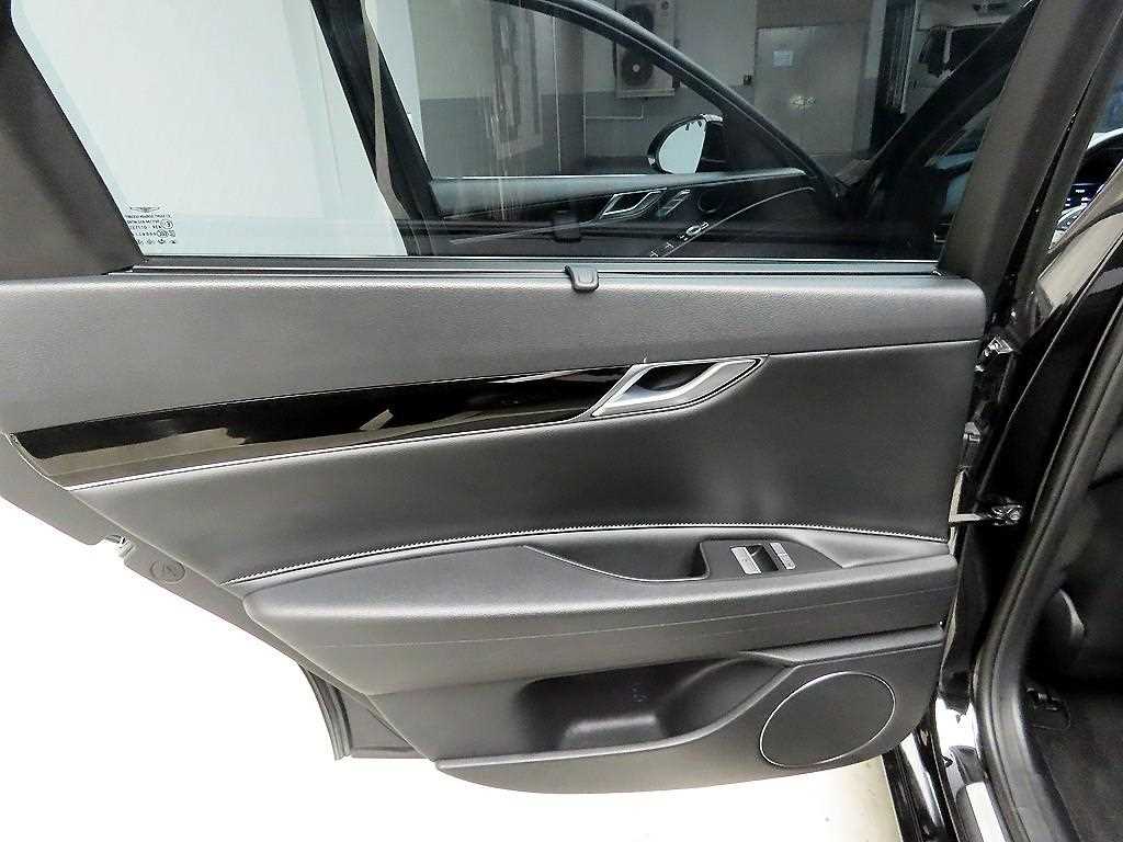 Genesis G80 - Vista 12