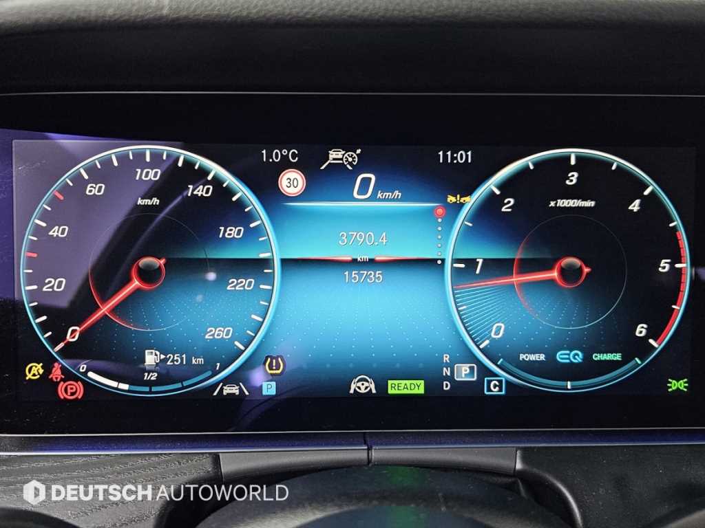 Mercedes Benz E class - Vista 8