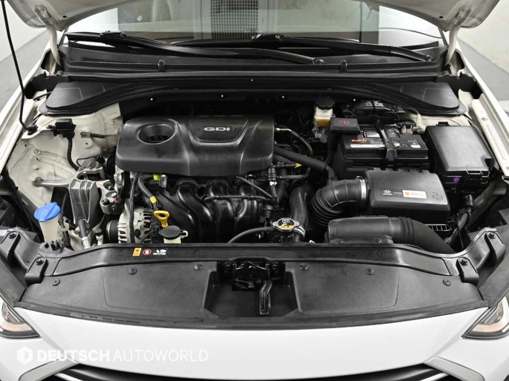 HYUNDAI Avante - Vista 6