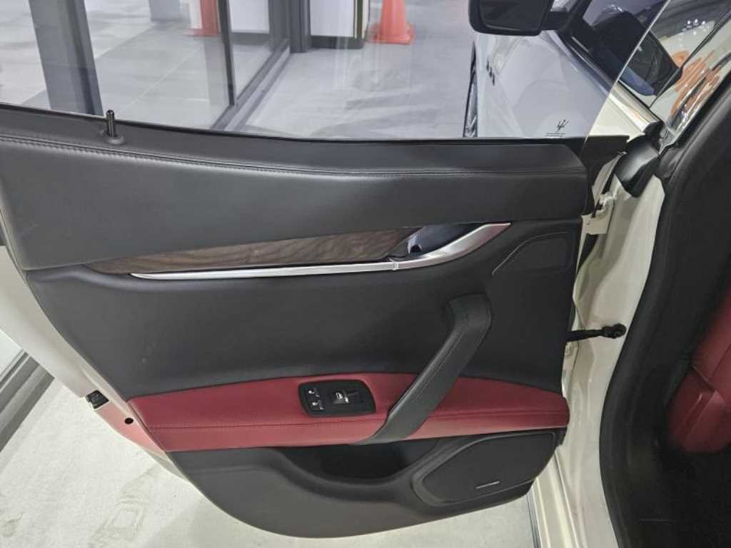 Maserati Ghibli - Vista 10