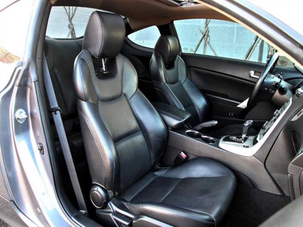 HYUNDAI Genesis - Vista 11