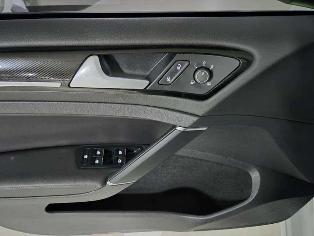 Volkswagen Golf - Vista 9