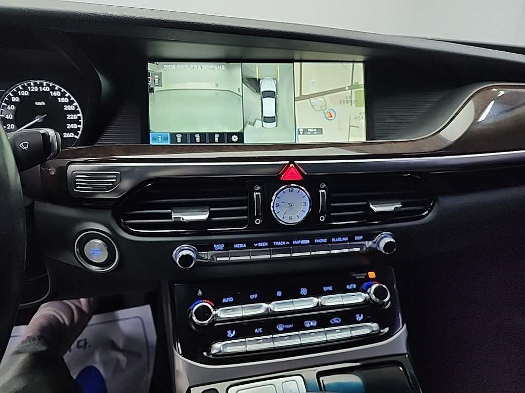 Genesis EQ900 - Vista 10