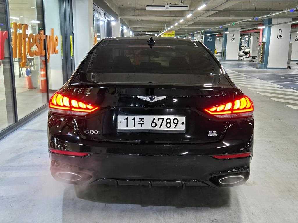 HYUNDAI Genesis - Vista 5