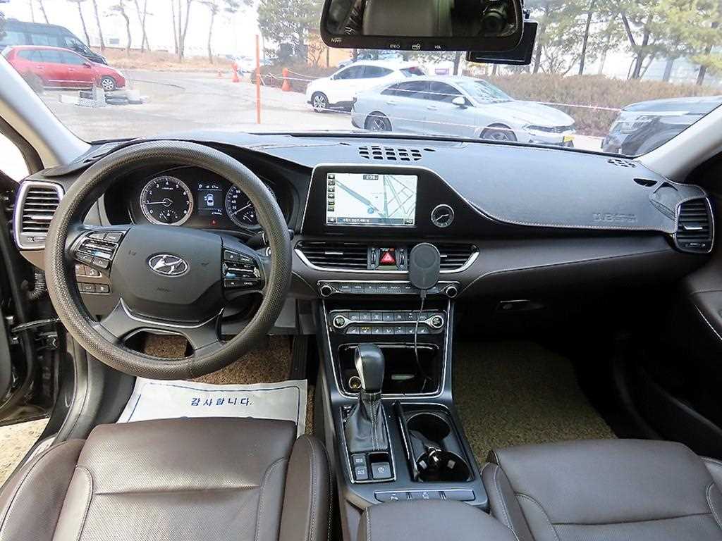 HYUNDAI Grandeur - Vista 7