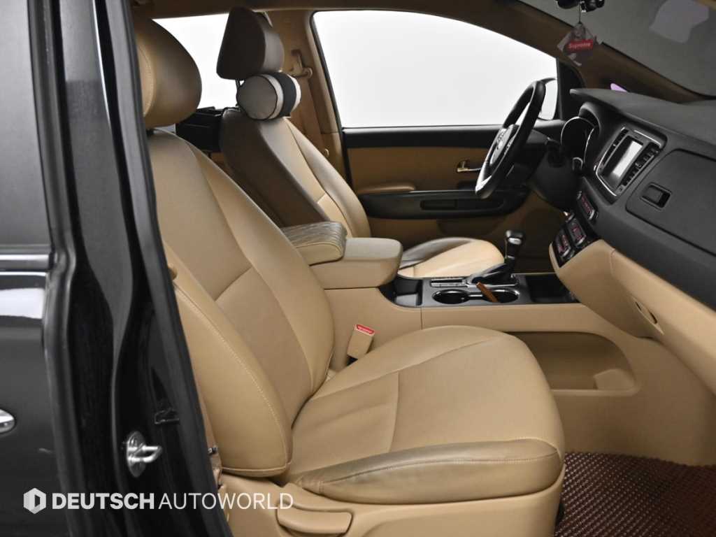 KIA Carnival - Vista 10