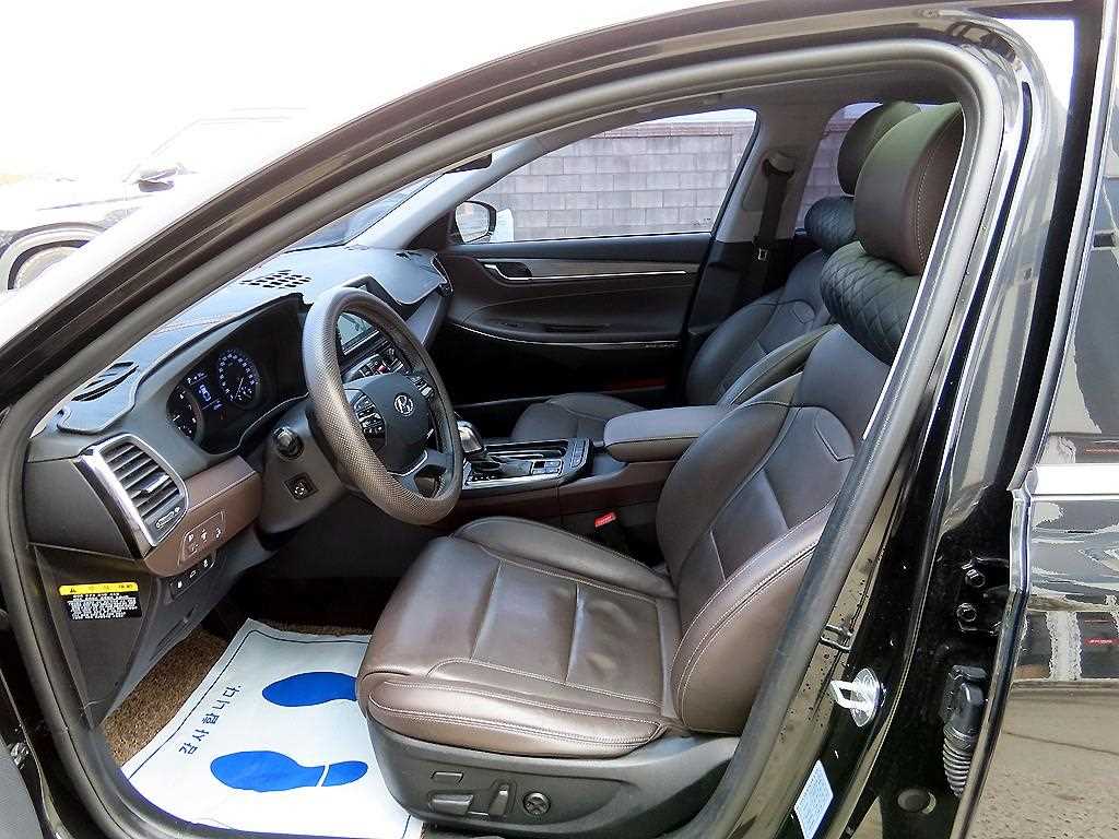 HYUNDAI Grandeur - Vista 5