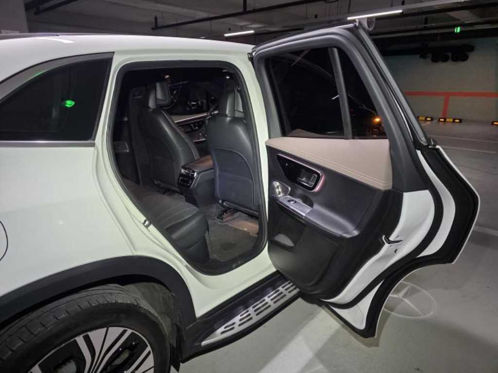 Mercedes Benz EQE - Vista 8