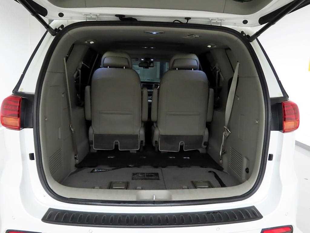 KIA Carnival - Vista 5