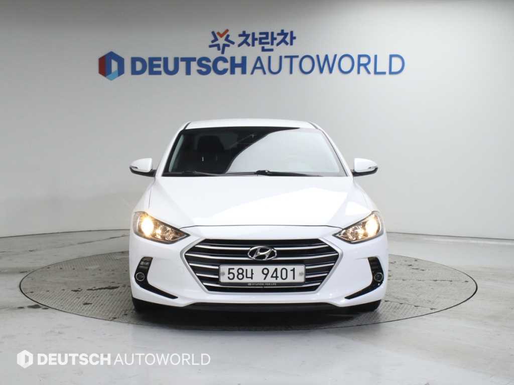 HYUNDAI Avante - Vista 3