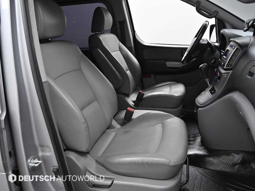 HYUNDAI Starex - Vista 10