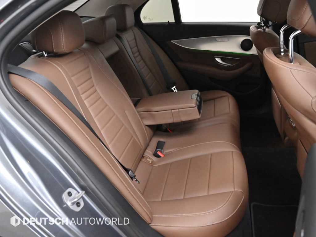 Mercedes Benz E class - Vista 12