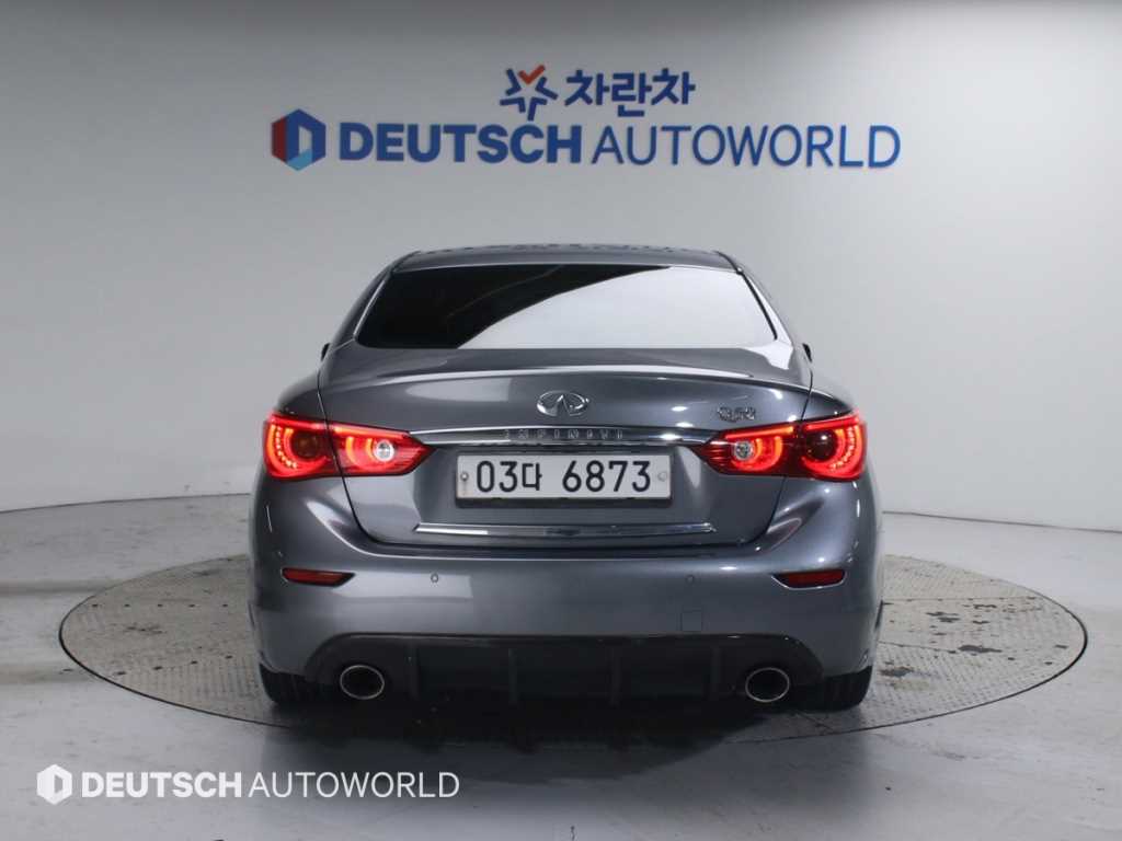 Infiniti Q - Vista 4