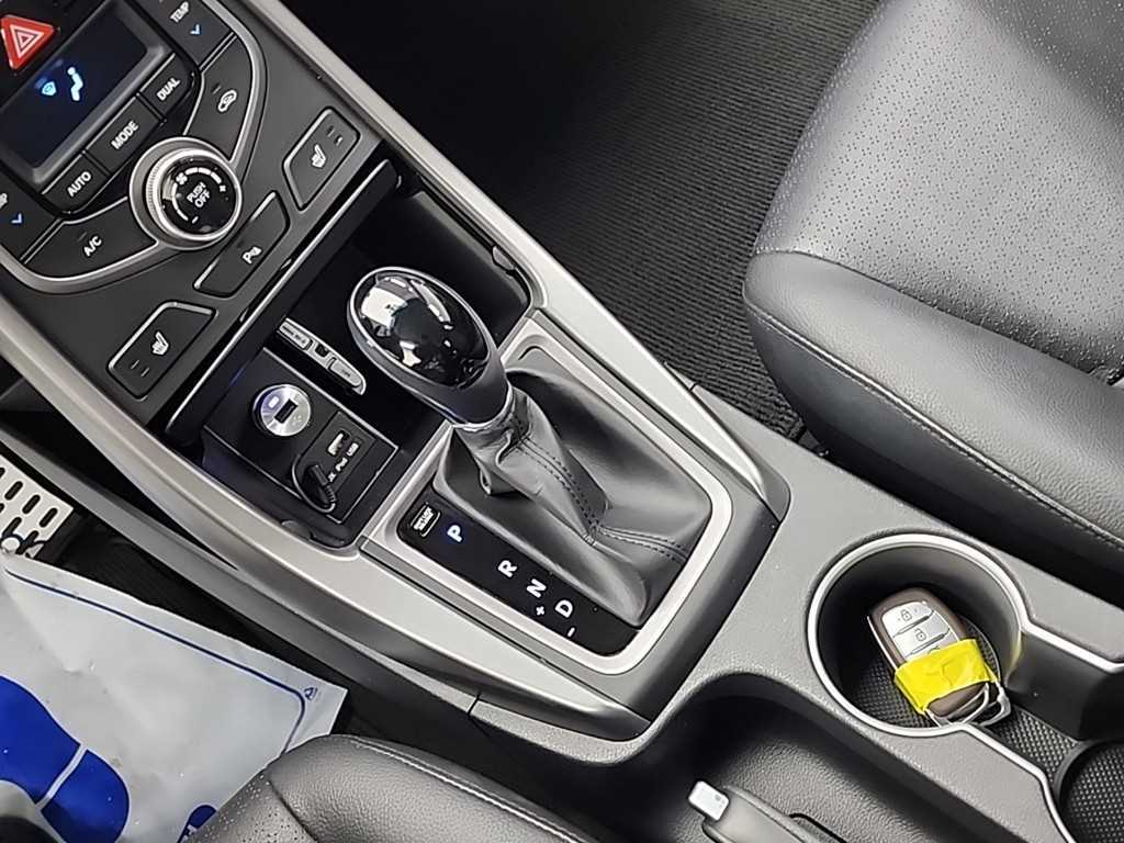 HYUNDAI Avante - Vista 8