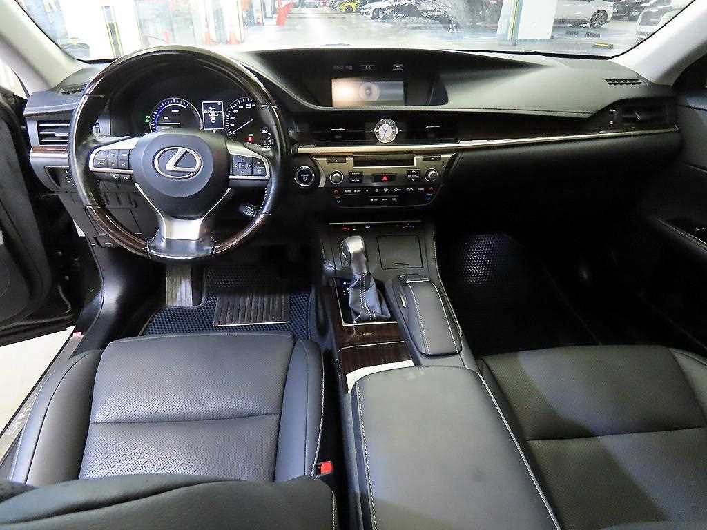 Lexus ES - Vista 10