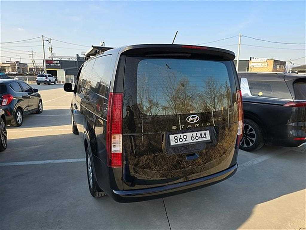 HYUNDAI Staria - Vista 3