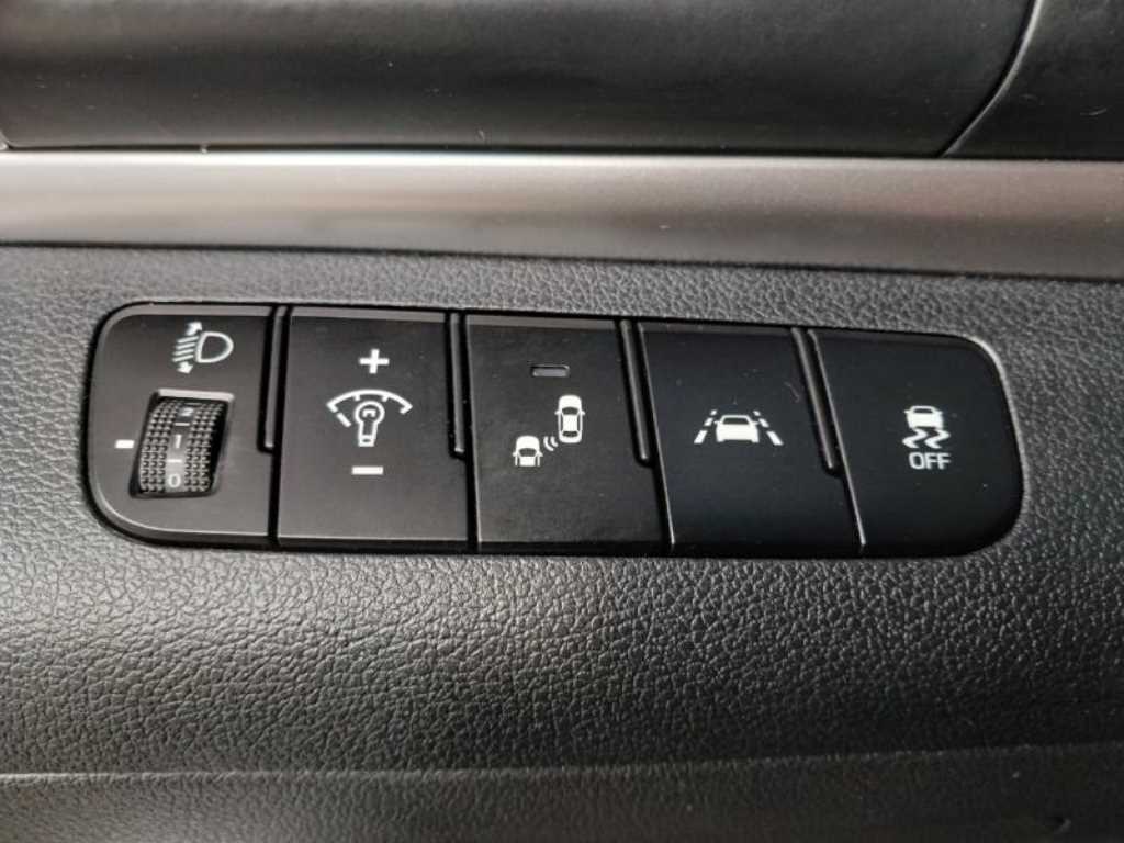 HYUNDAI Avante - Vista 9