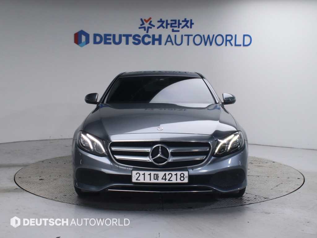 Mercedes Benz E class - Vista 3