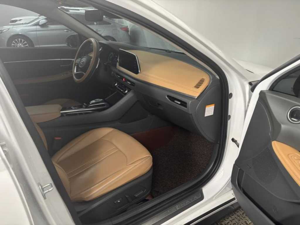 HYUNDAI Sonata - Vista 7