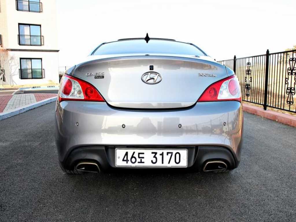 HYUNDAI Genesis - Vista 3