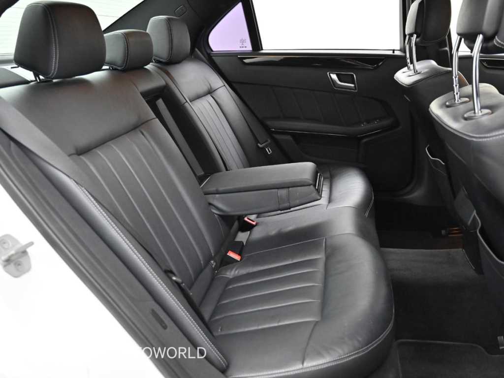 Mercedes Benz E class - Vista 12