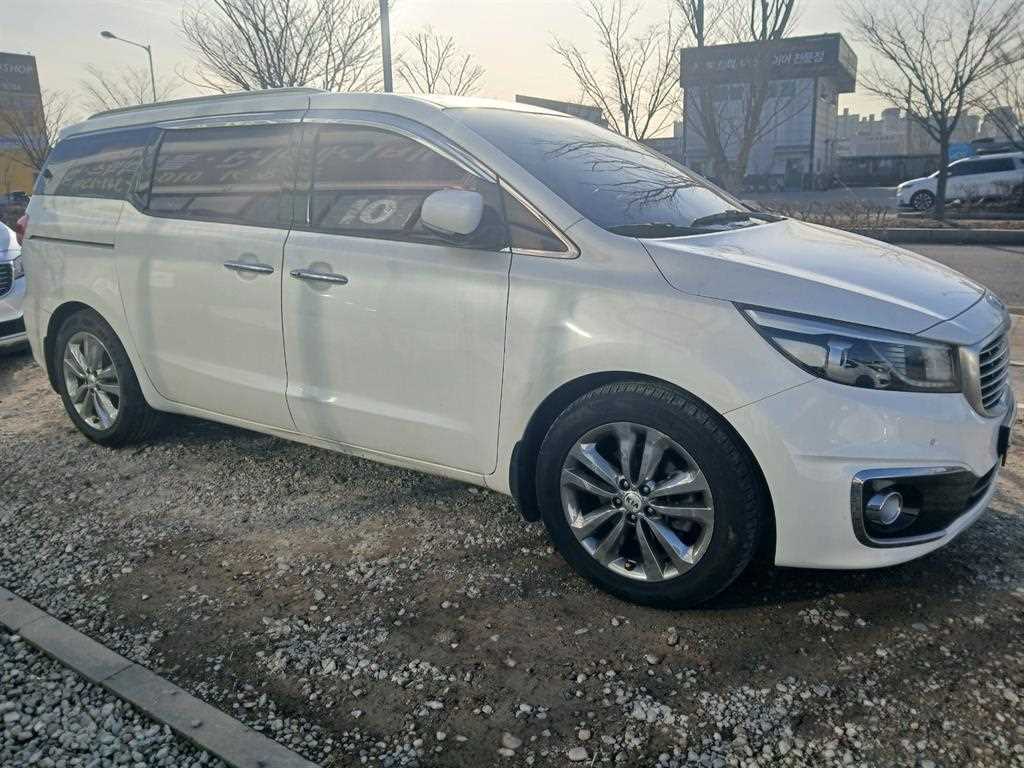 KIA Carnival - Vista 2