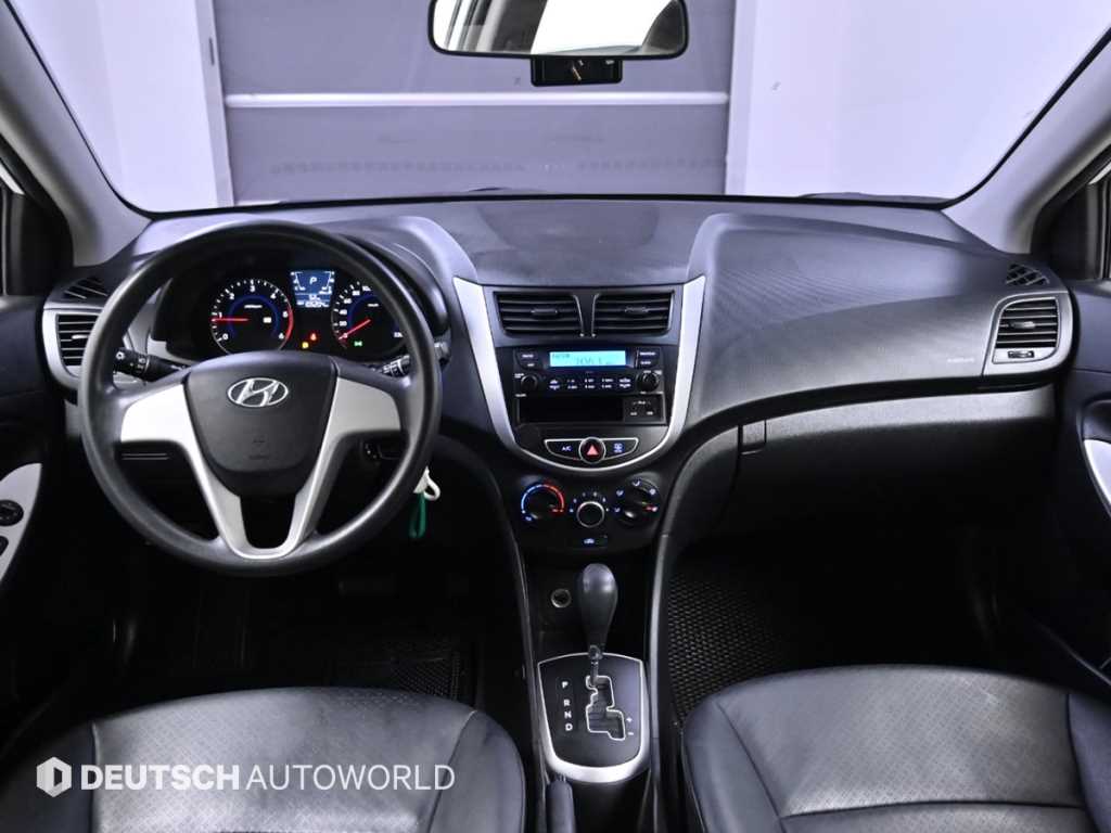 HYUNDAI Accent - Vista 7