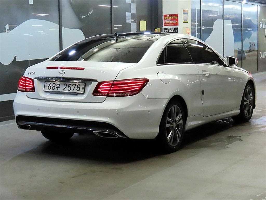 Mercedes Benz E class - Vista 4