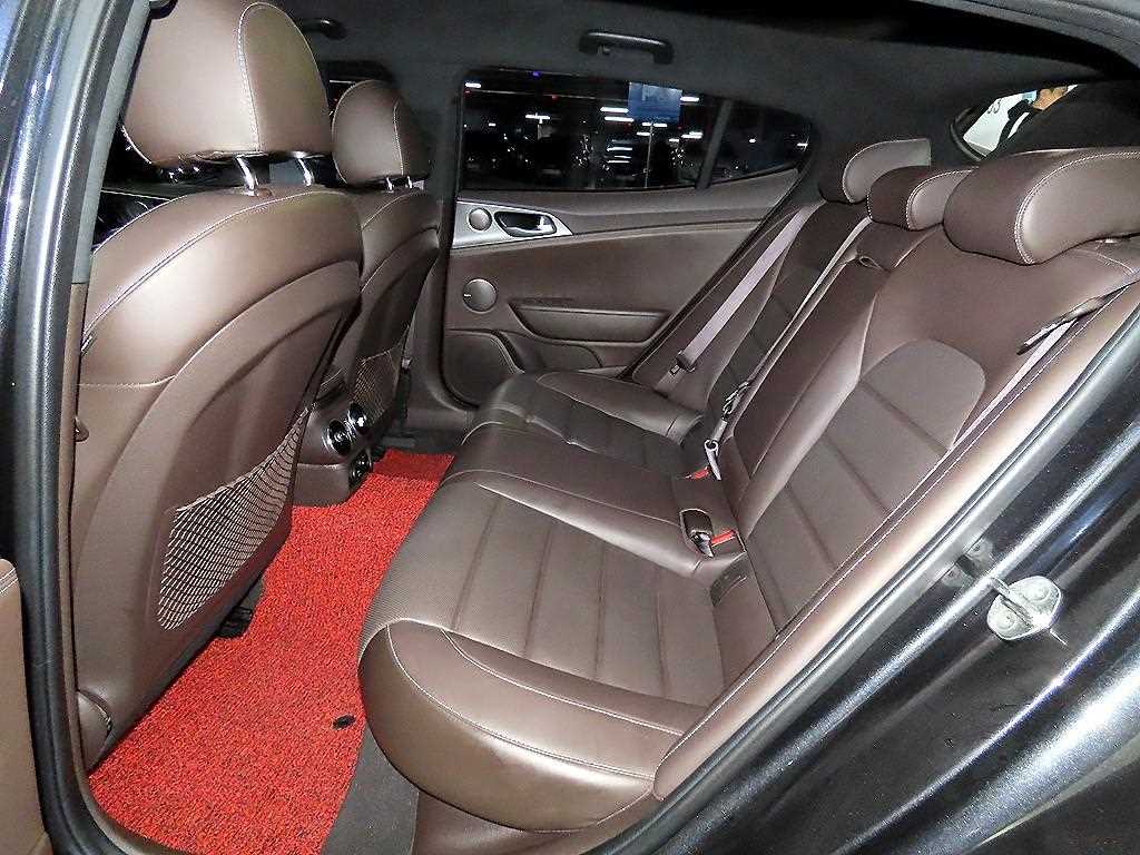 KIA Stinger - Vista 7