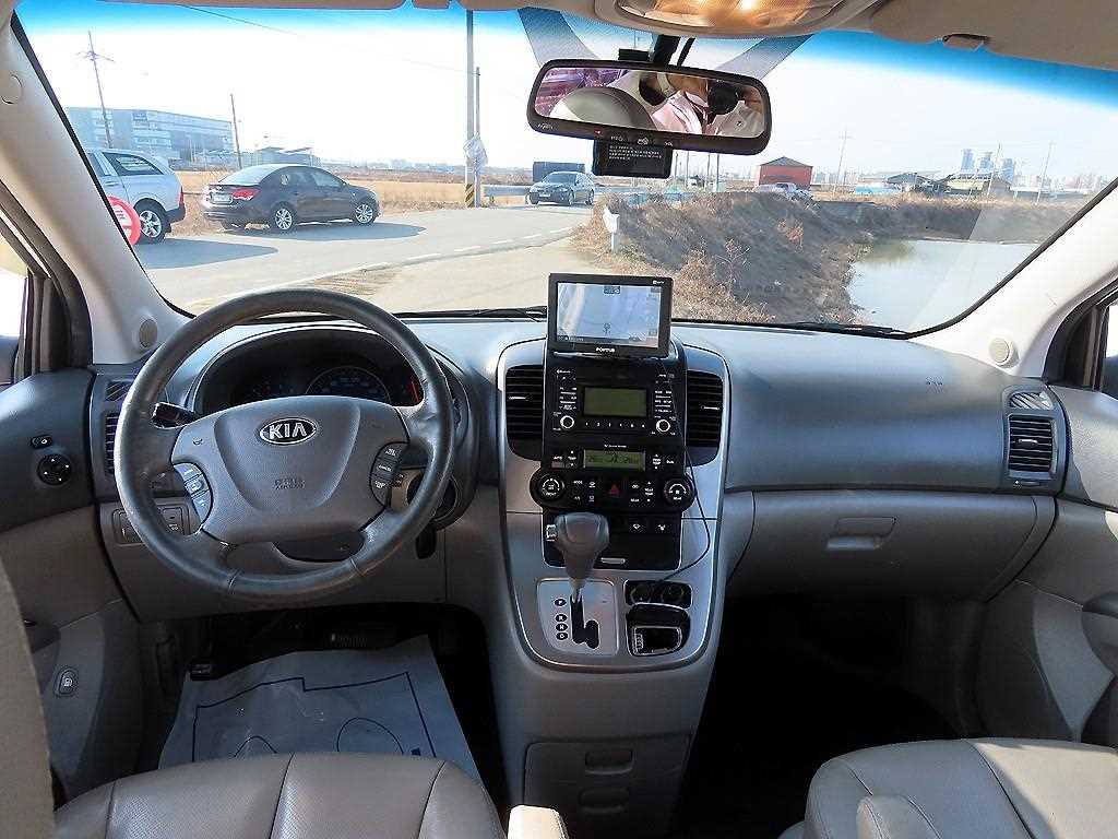 KIA Carnival - Vista 10