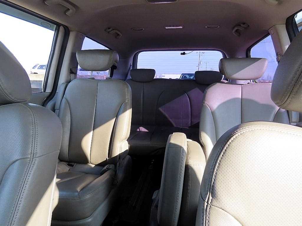 KIA Carnival - Vista 7