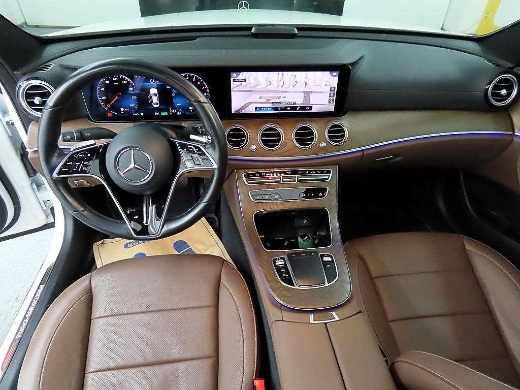 Mercedes Benz E class - Vista 7