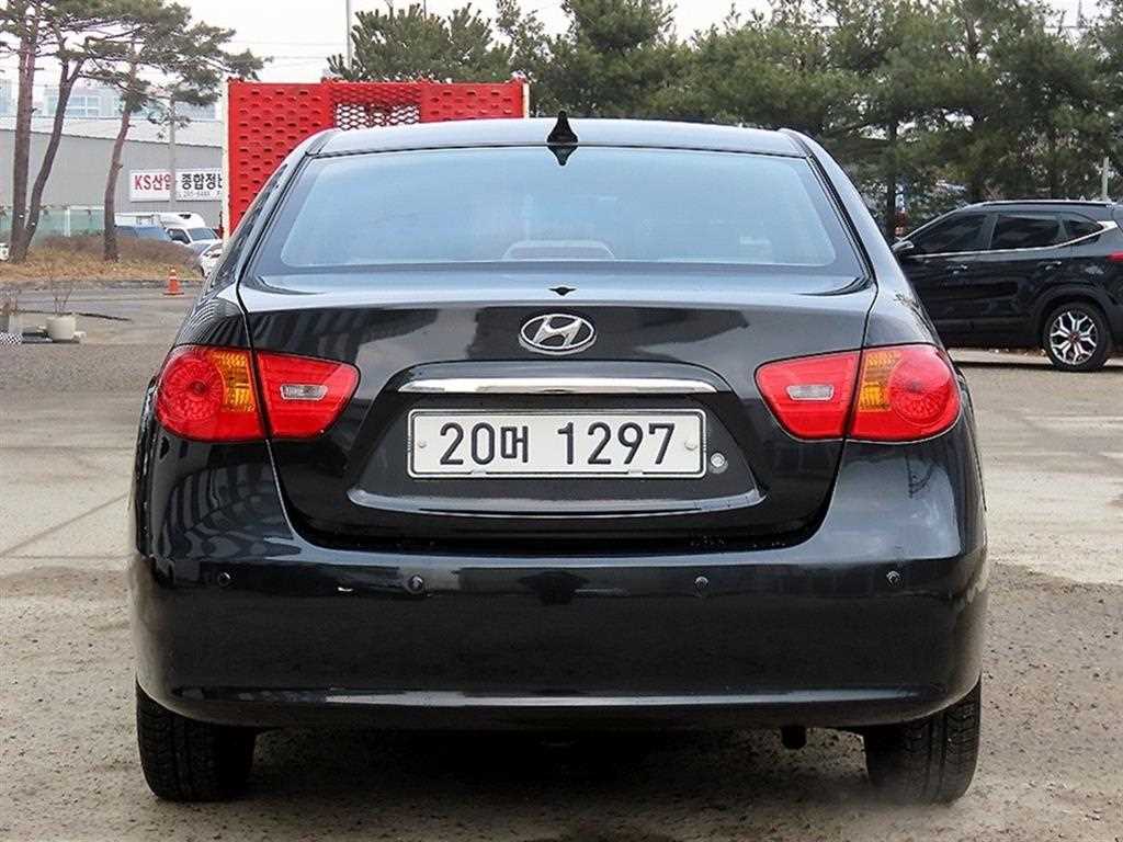 HYUNDAI Avante - Vista 4
